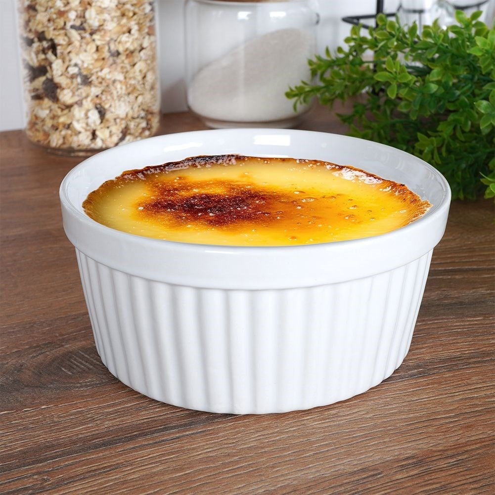 Ceramic baking dish: Perfect for gratins and desserts