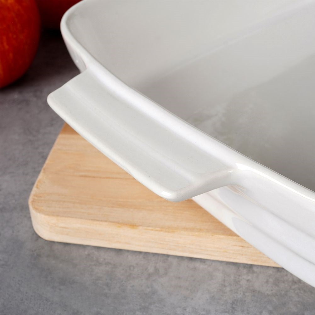 Ceramic baking dish for lasagna, gratins and desserts
