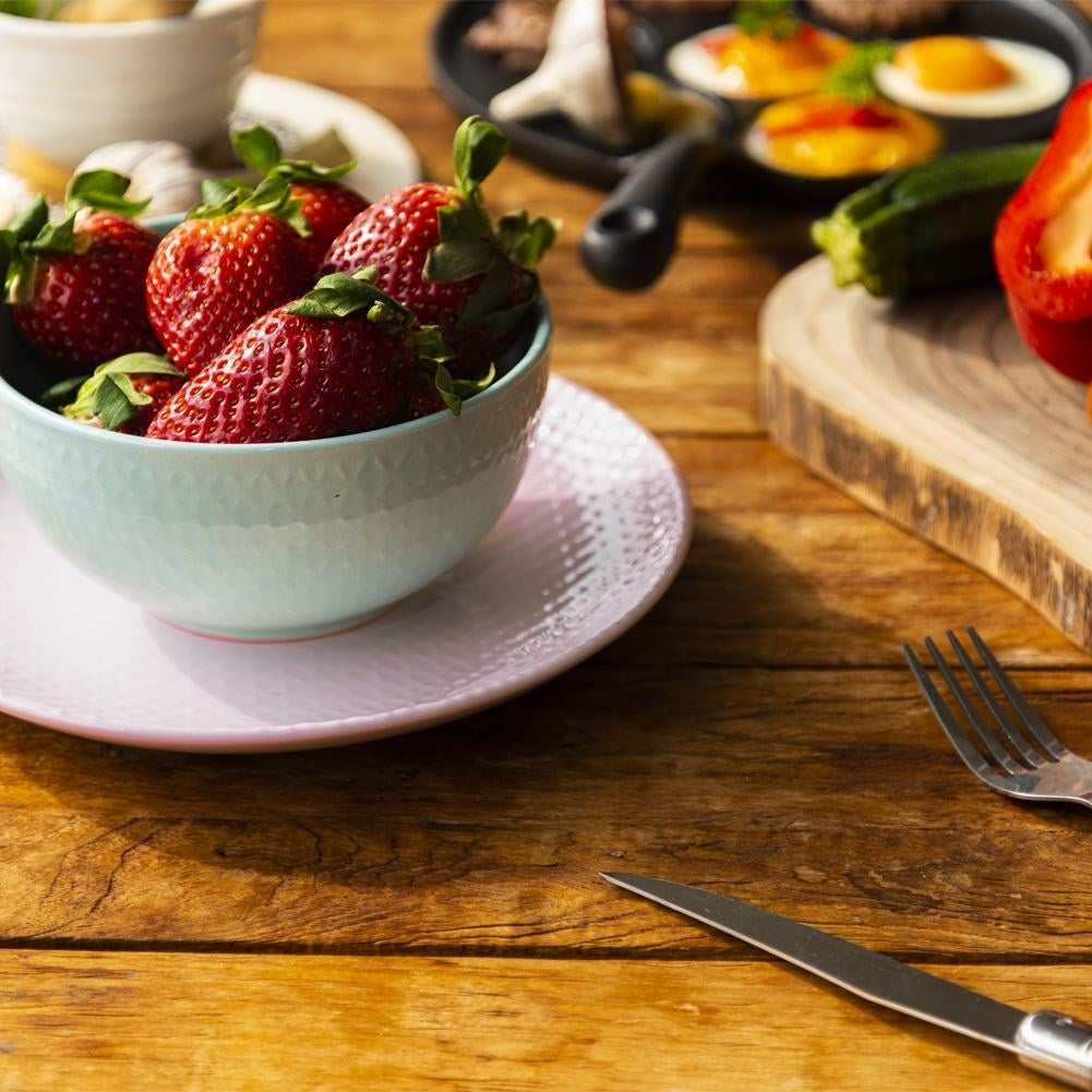 Ceramic bowls with relief patterns - modern design and trendy colors