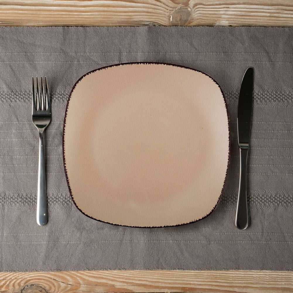 Ceramic dinner plate: microwave & dishwasher safe