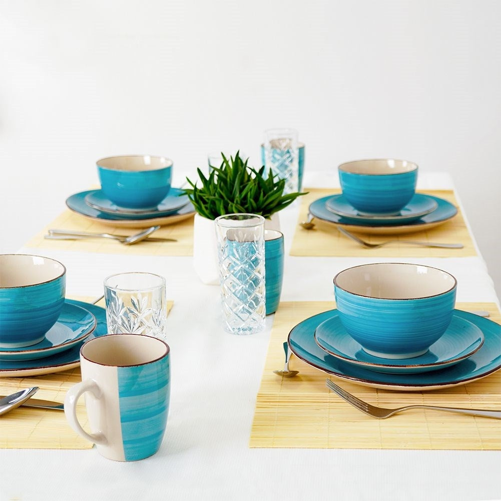 Ceramic mug for coffee and tea with comfortable handle, dishwasher safe