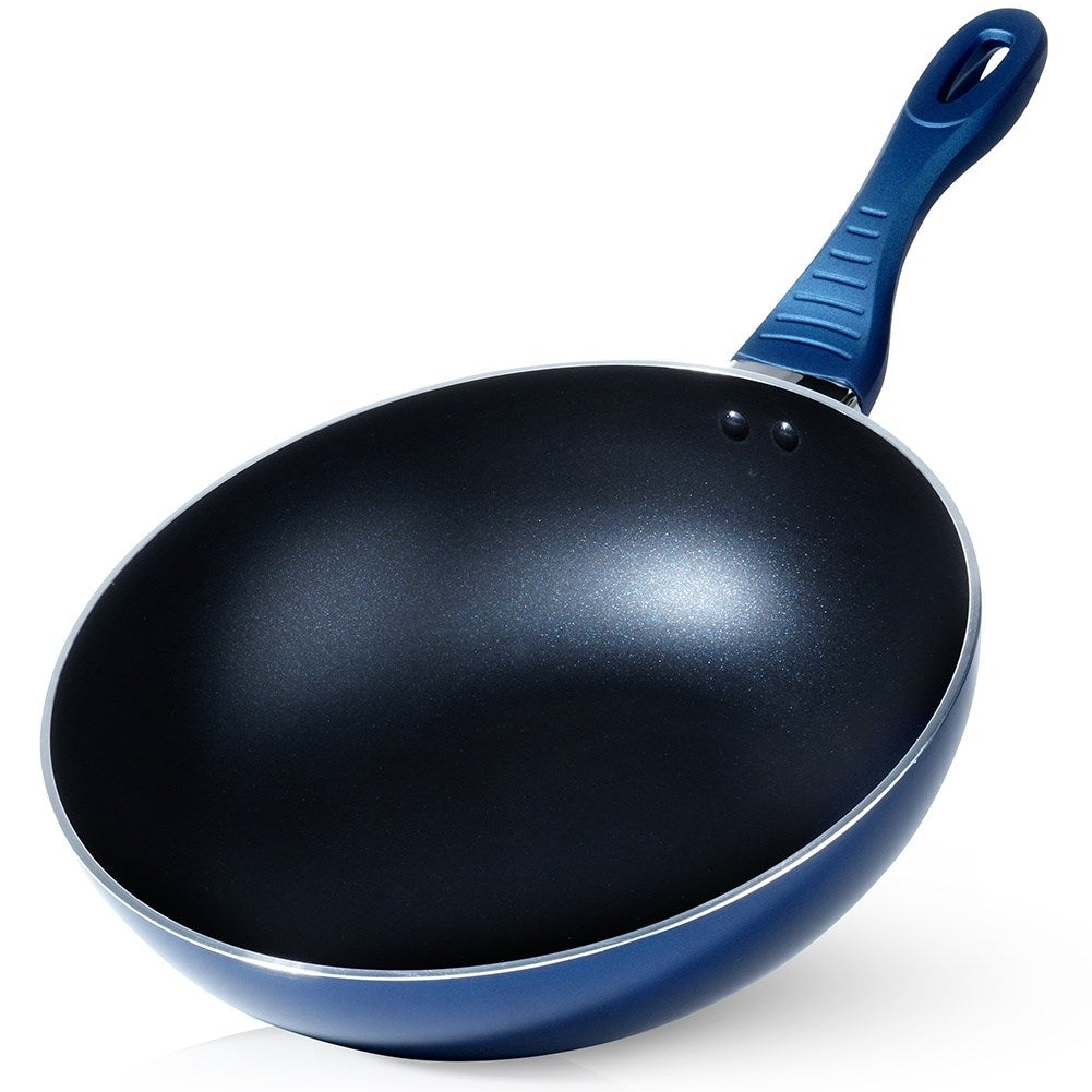 Ceramic wok with diamond crystals for professionals.