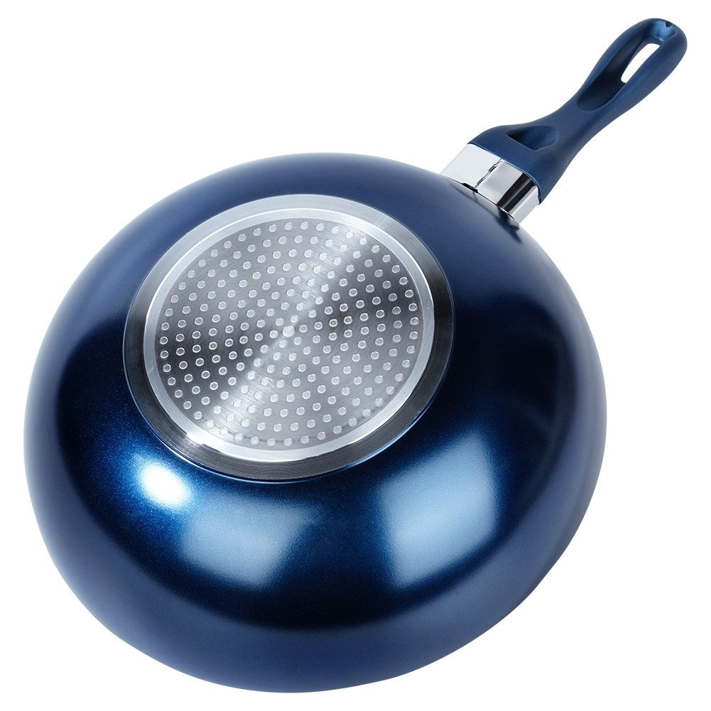 Ceramic wok with diamond crystals for professionals.