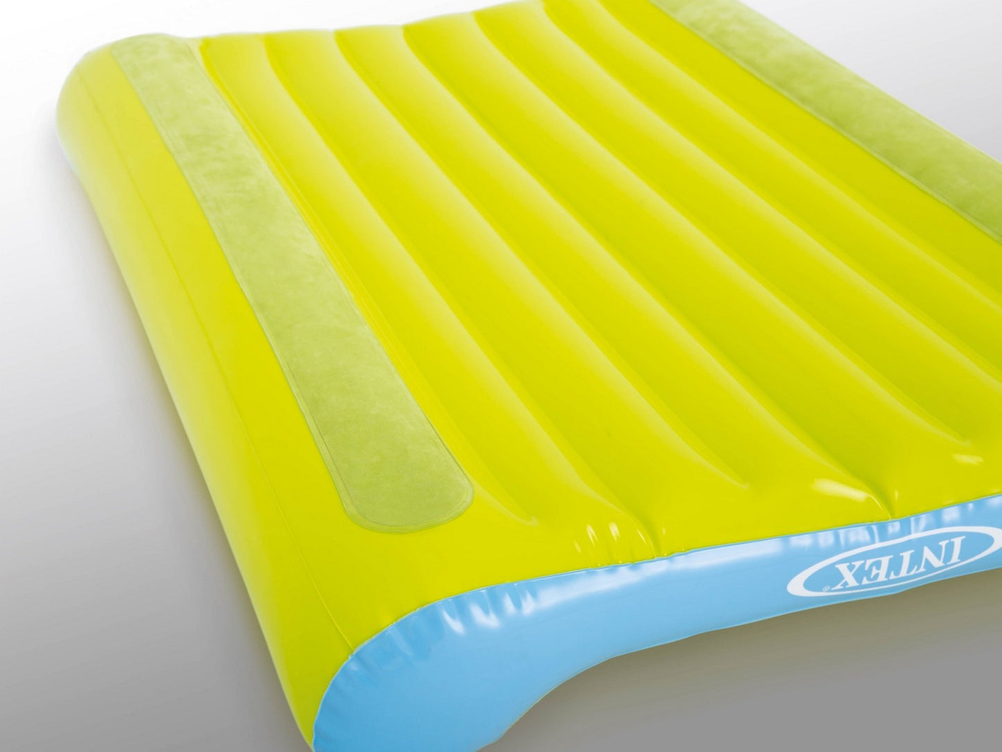 Changing mat, inflatable changing table 79 x 58 x 13 cm + pump INTEX 48422