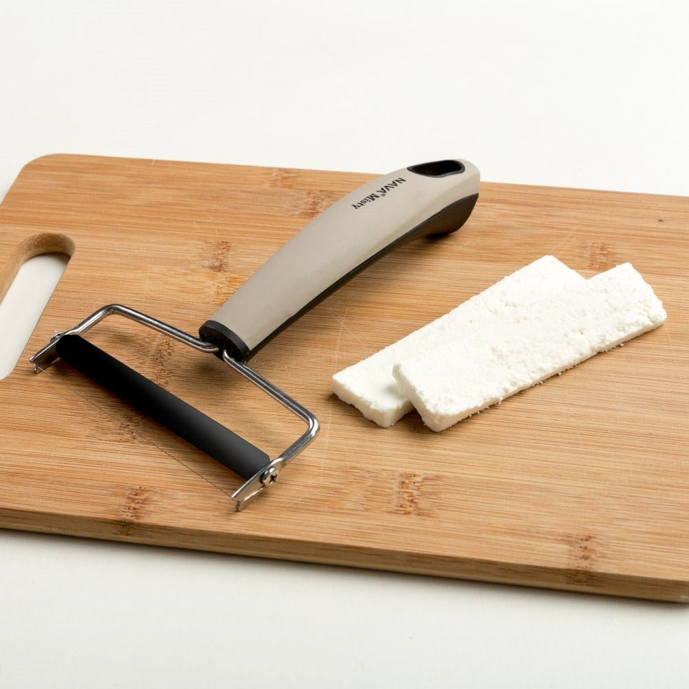 Cheese knife with steel wire and non-slip handle for all cheeses