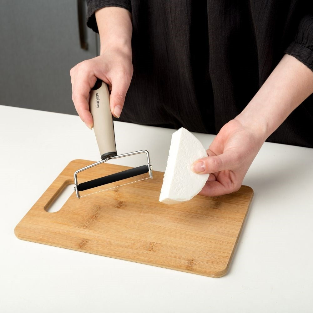 Cheese knife with steel wire and non-slip handle for all cheeses