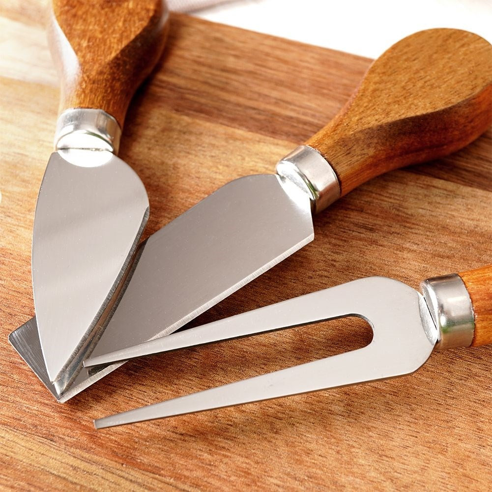 Cheese tray in high-quality acacia wood with knives
