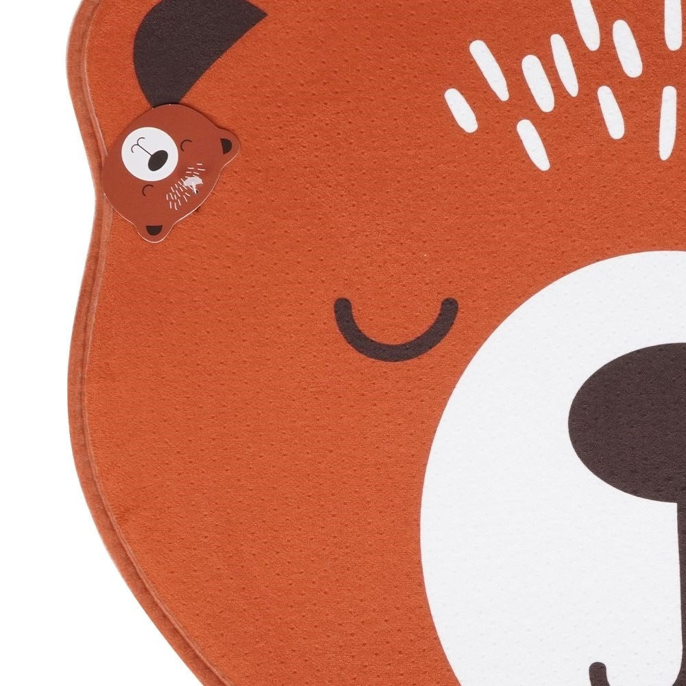 Children's rug with bear motif and non-slip underside