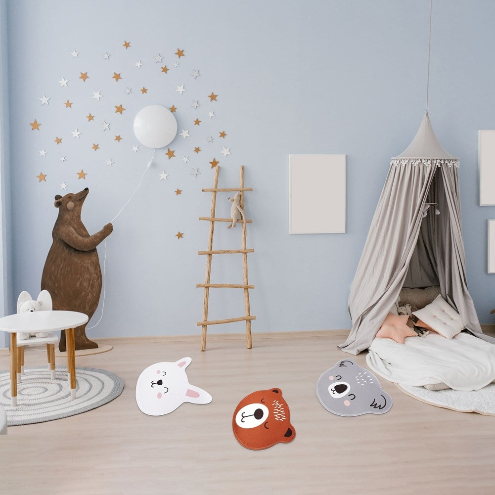 Children's rug with bear motif and non-slip underside