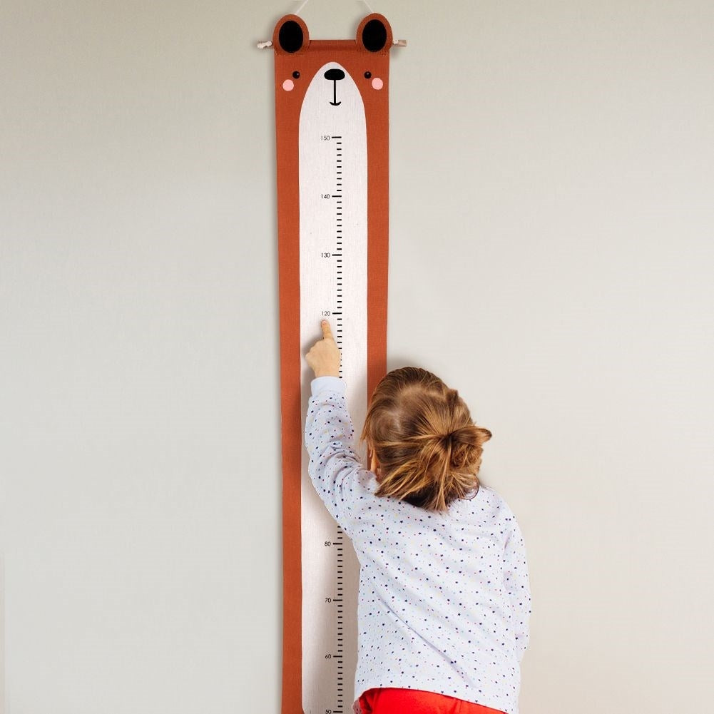 Children's wall measuring stick in durable fabric with a bear motif