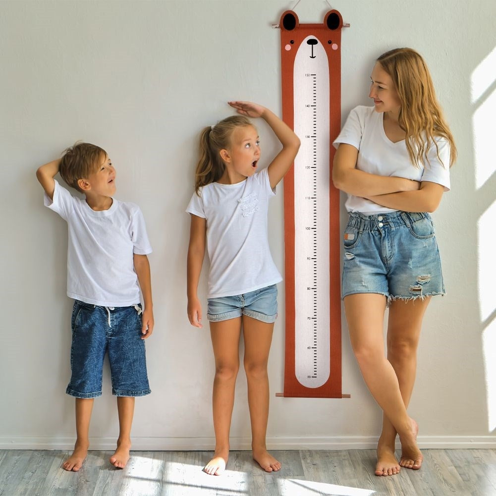 Children's wall measuring stick in durable fabric with a bear motif