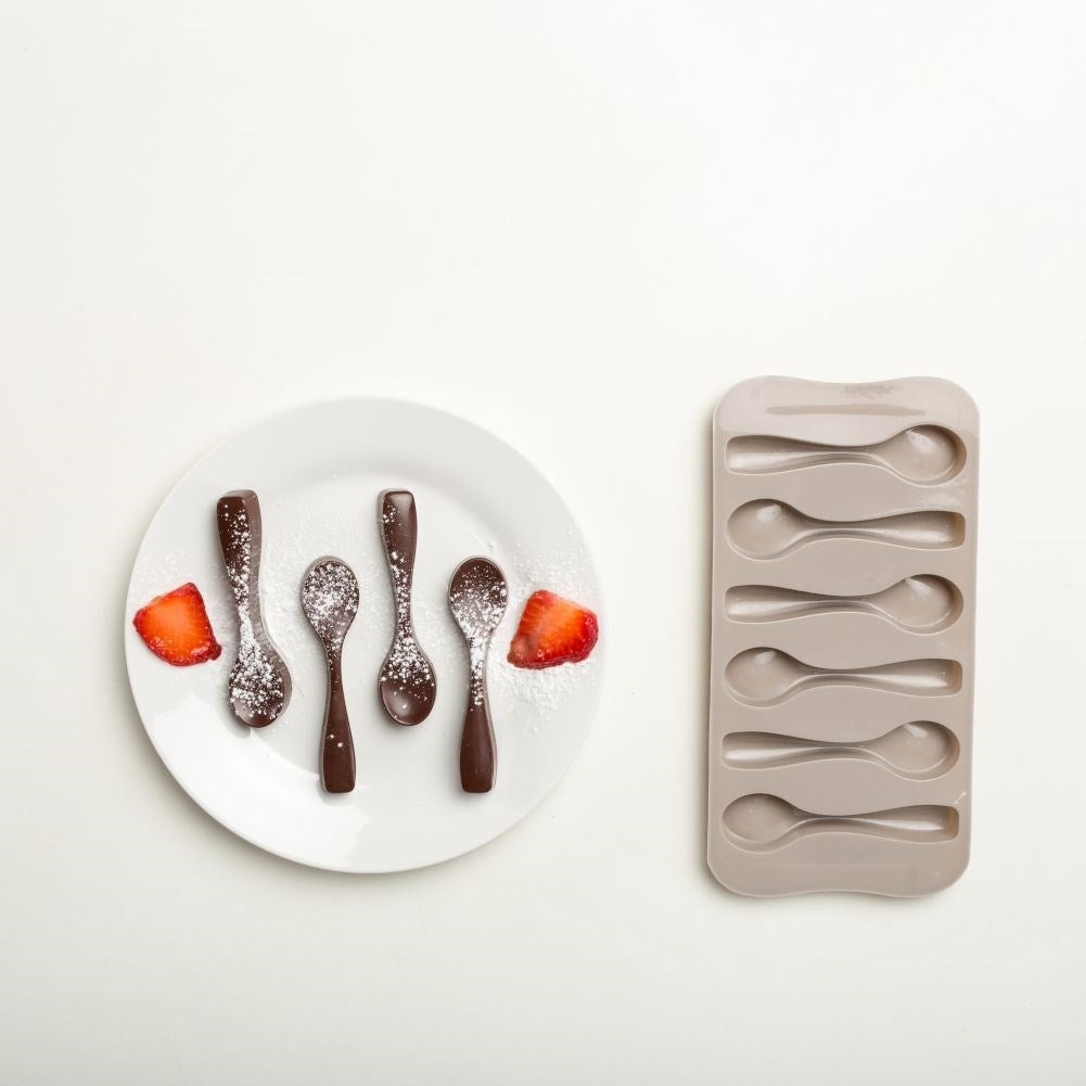 Chocolate club form in durable and dishwasher-safe silicone