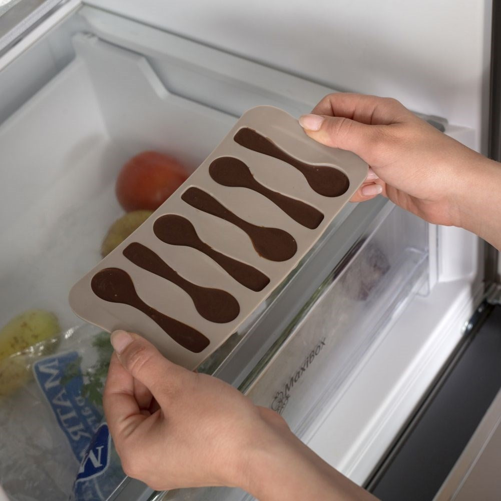 Chocolate club form in durable and dishwasher-safe silicone