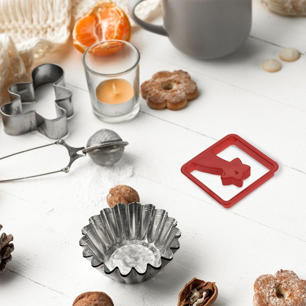Christmas cookie cutters: 12 durable gingerbread molds in white and red