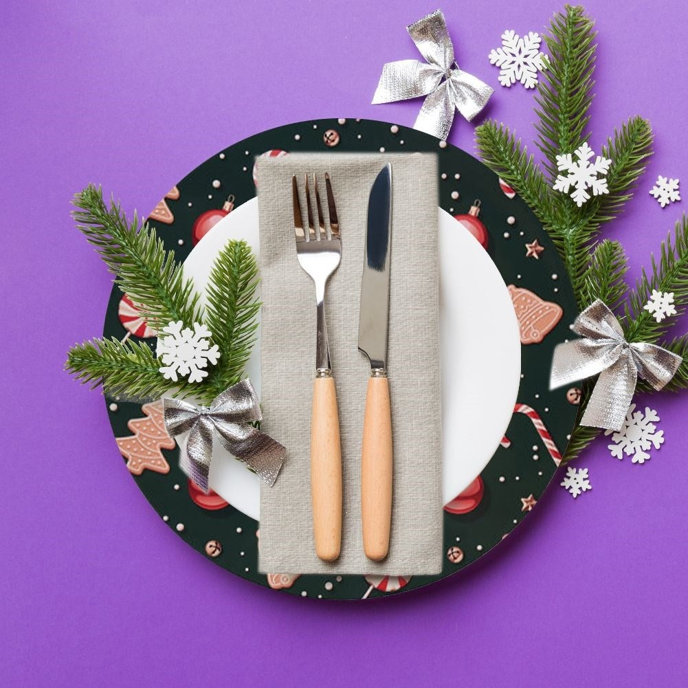 Christmas-inspired placemat 33 cm with gingerbread cookies and Christmas baubles
