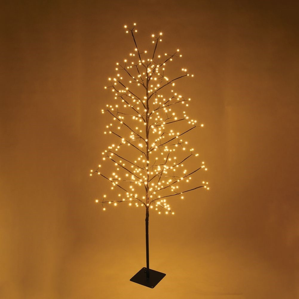 Christmas tree with 360 bright LEDs for indoor and outdoor use