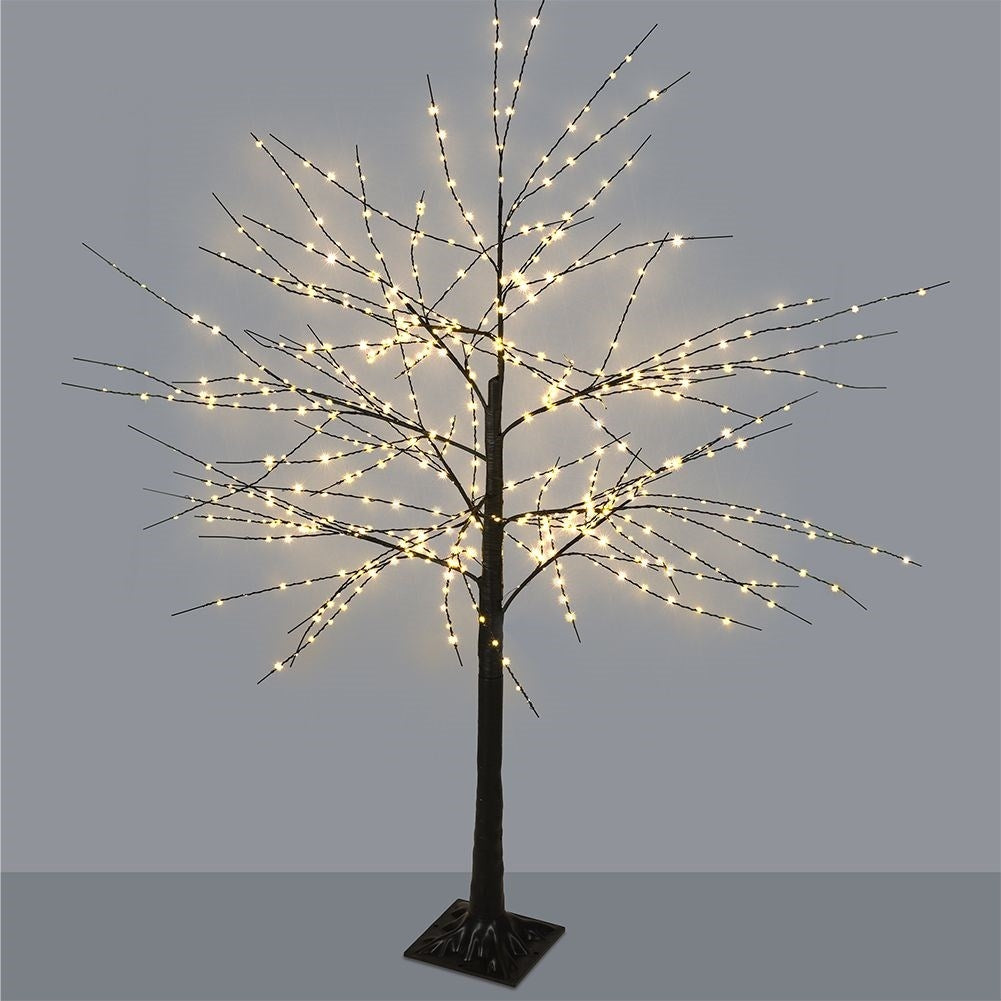 Christmas tree with 600 LED lights for indoors and outdoors
