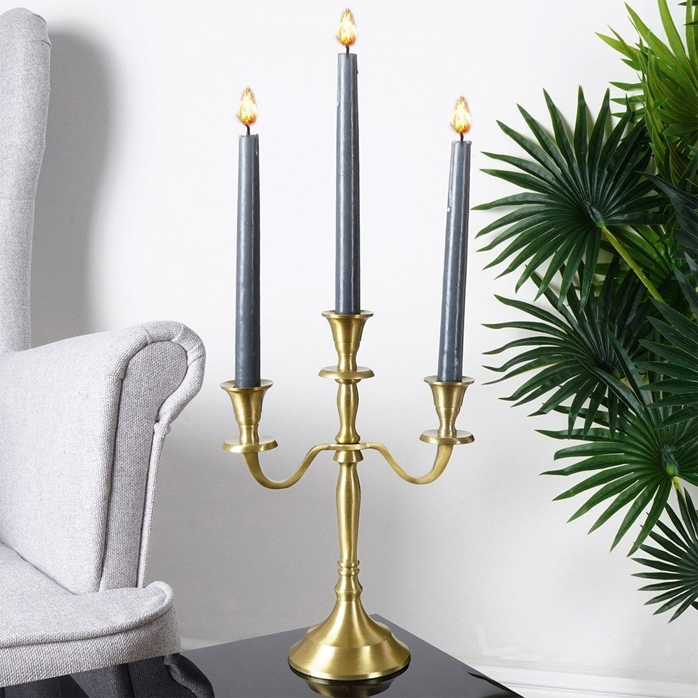 Classic 3-arm candle holder in elegant gold aluminium