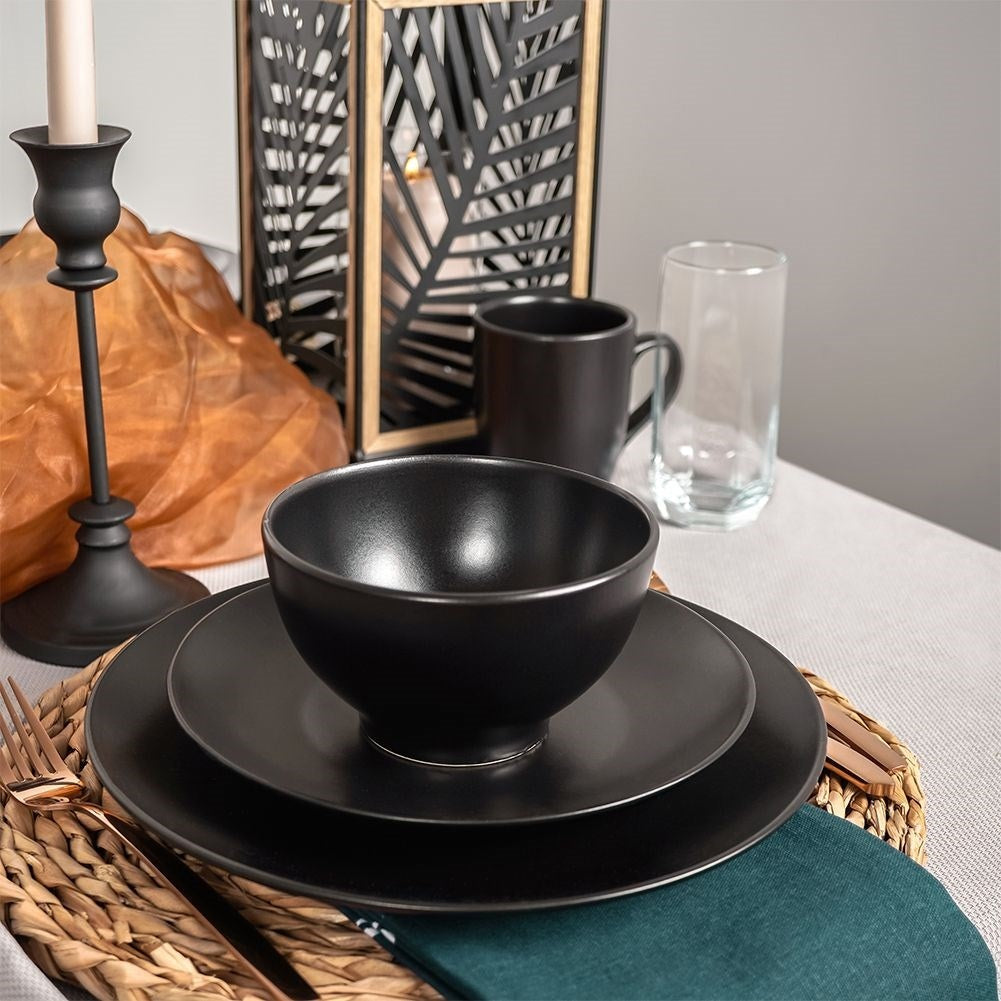 Classic Ceramic Dinner Plate in Trendy Color