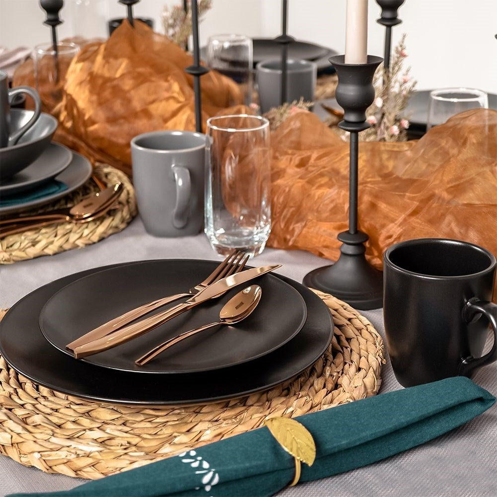 Classic Ceramic Dinner Plate in Trendy Color