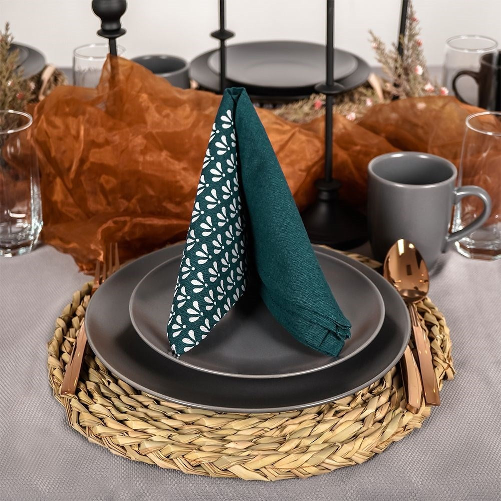 Classic Ceramic Plate in Trendy Color for All Occasions