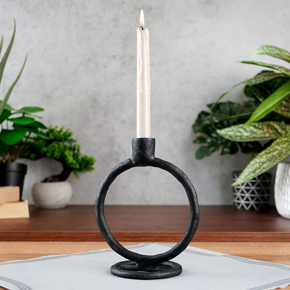 Classic black candlestick in aluminum for long candles