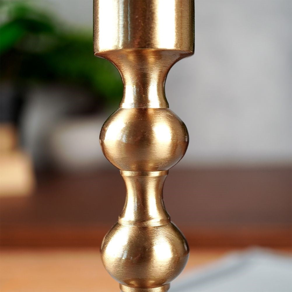 Classic candle holder in aluminum with a golden hue