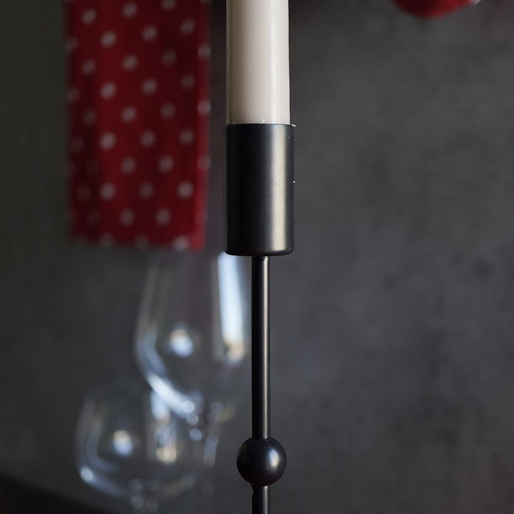 Classic candlestick in black metal for long narrow candles