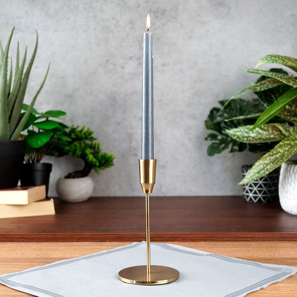 Classic golden candlestick in aluminum for long candles