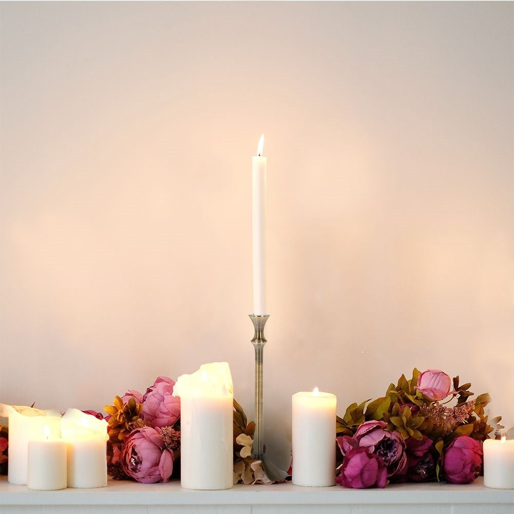 Classic golden candlestick in aluminum for long candles
