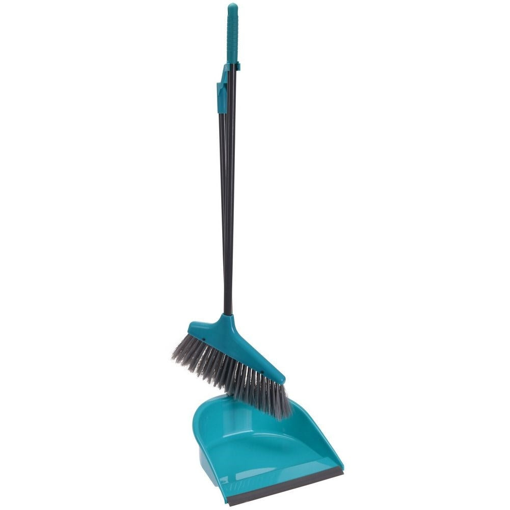 Cleaning: Long-handled broom and shovel for easy cleaning