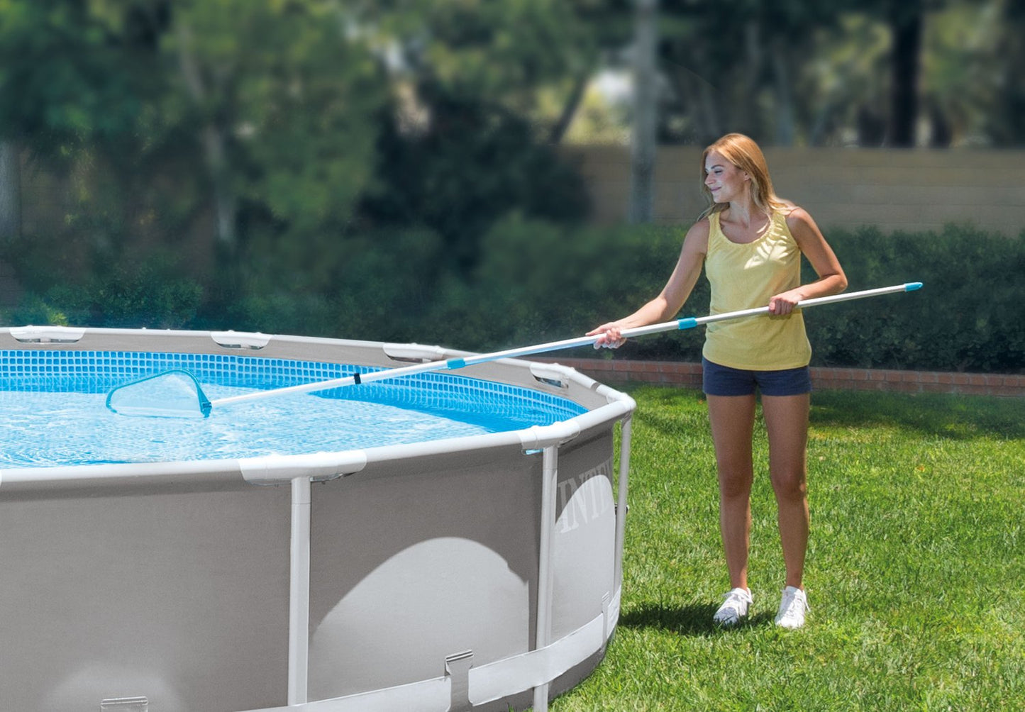 Cleaning set for cleaning swimming pools with a water vacuum cleaner 28002 Intex