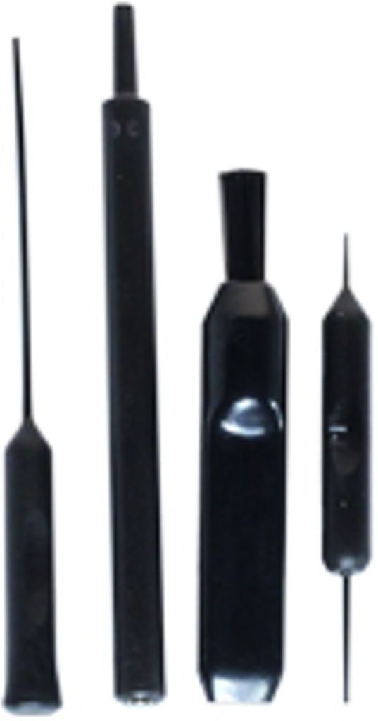 Cleaning set for hearing aids