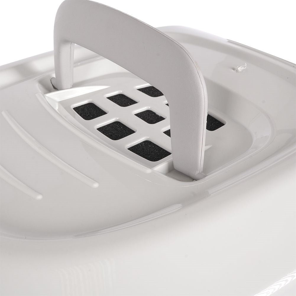 Closed litter box with carbon filter and transport handle