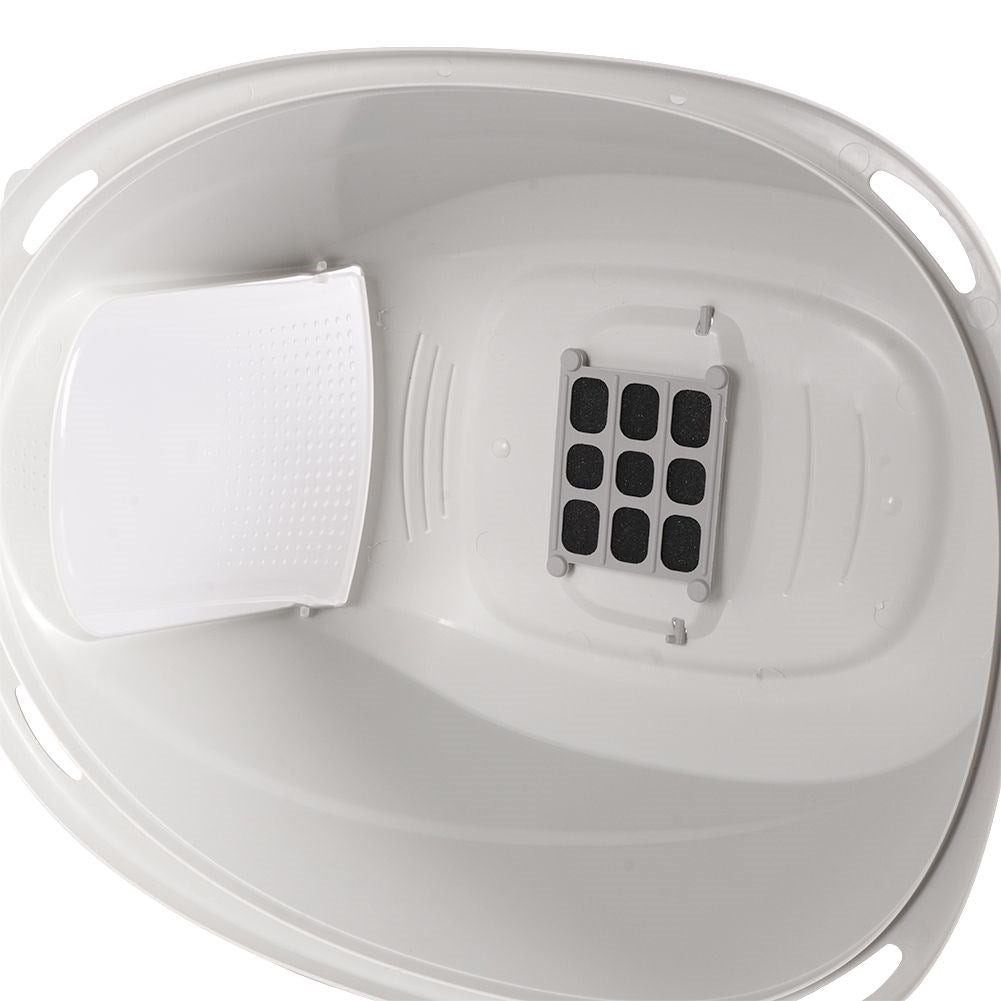 Closed litter box with carbon filter and transport handle