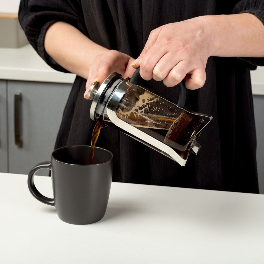 Coffee maker with glass jug and steel press for tea and coffee