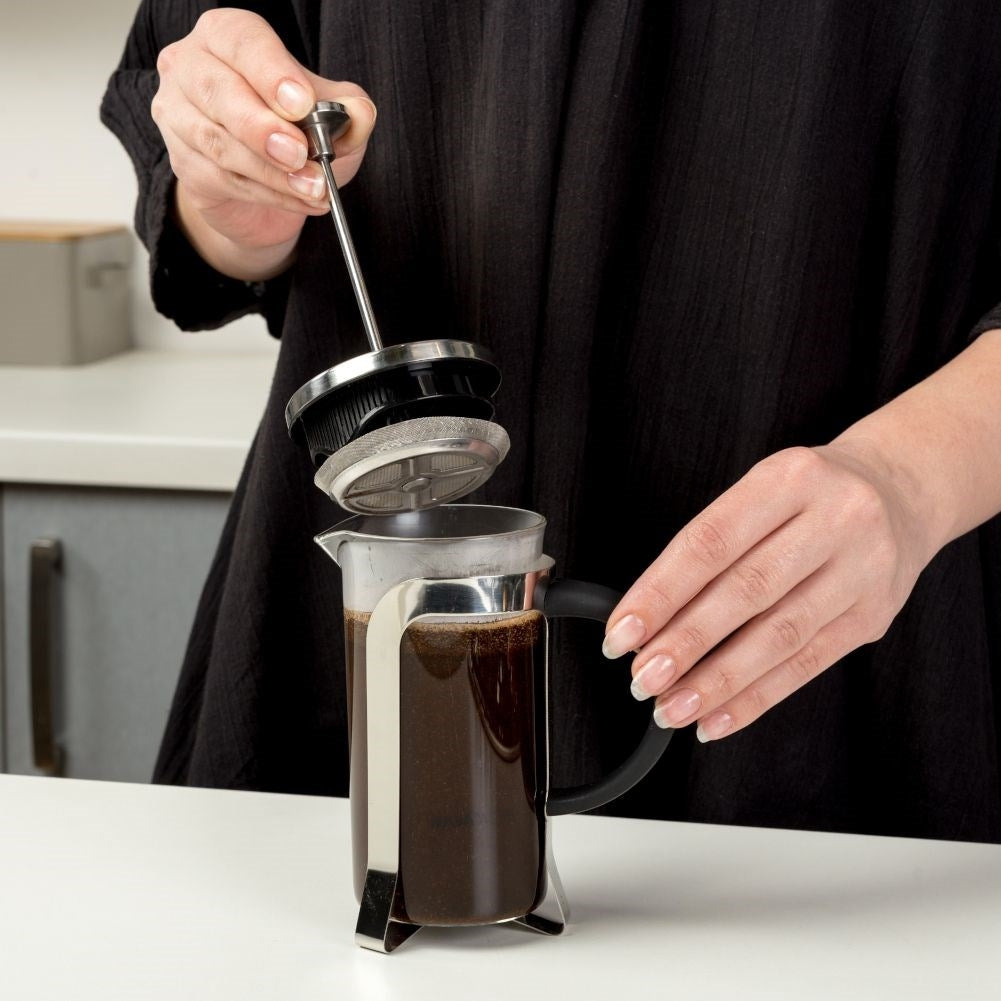 Coffee maker with glass jug and steel press for tea and coffee