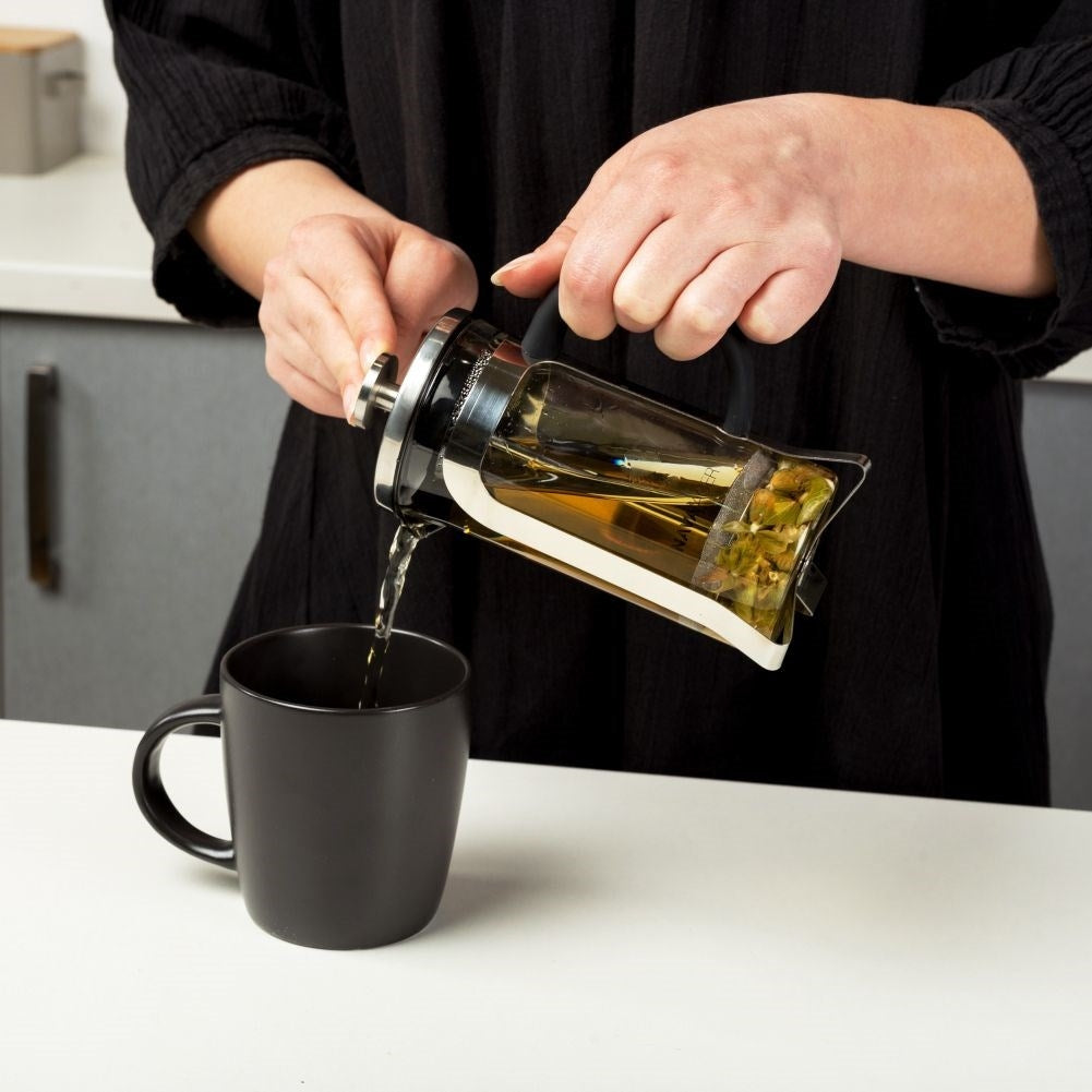 Coffee maker with glass jug and steel press for tea and coffee