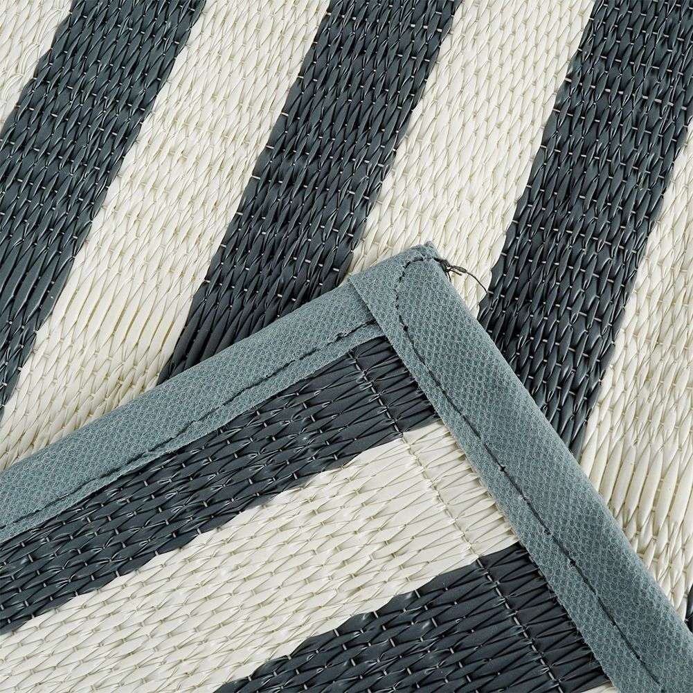 Collapsible picnic blanket: Perfect for outings & beach days
