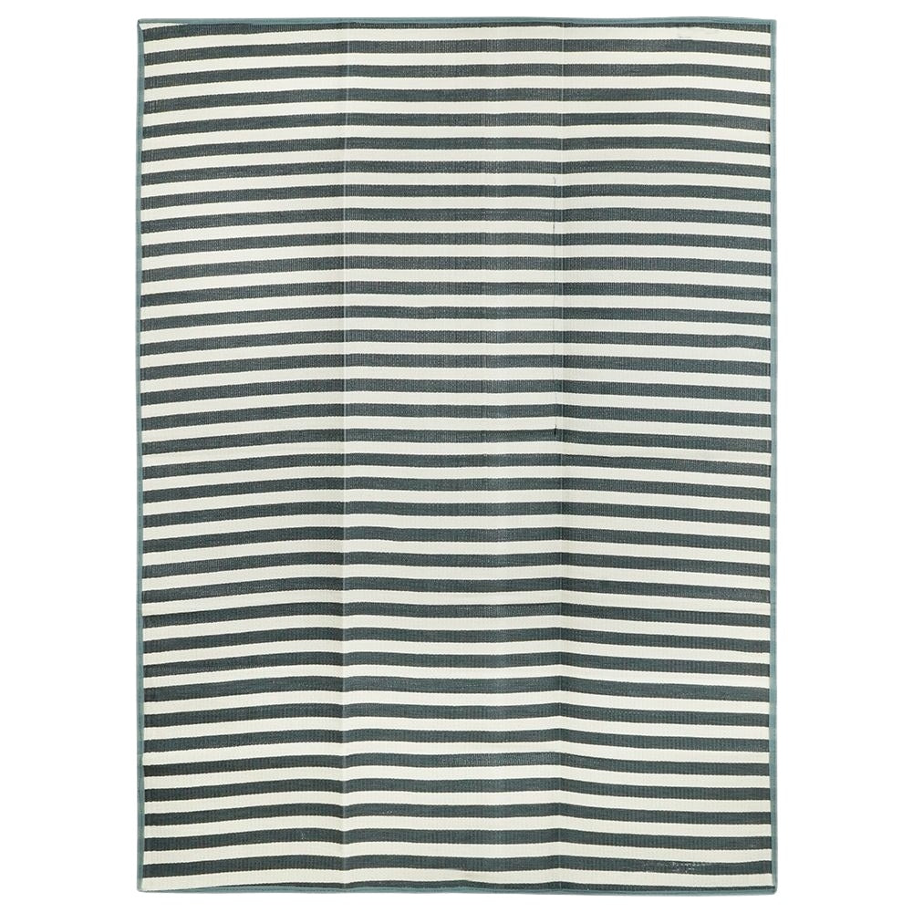 Collapsible picnic blanket: Perfect for outings & beach days