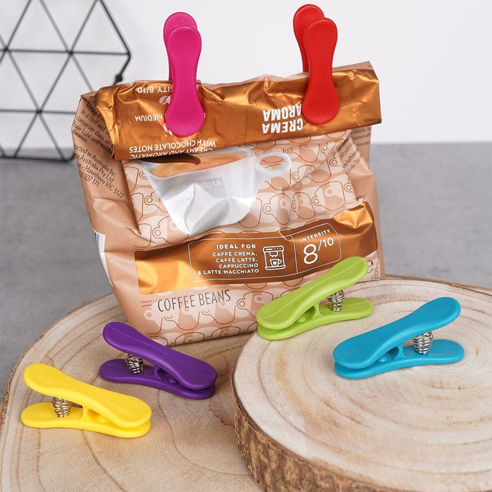 Colorful Easter clips: Seal the food bag tightly in the kitchen