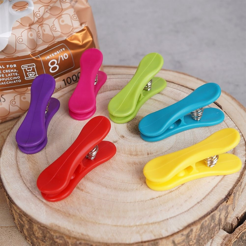 Colorful Easter clips: Seal the food bag tightly in the kitchen