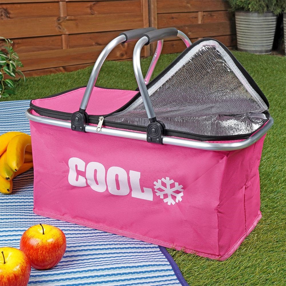 Comfortable cool bag with reinforced bottom and closable lid