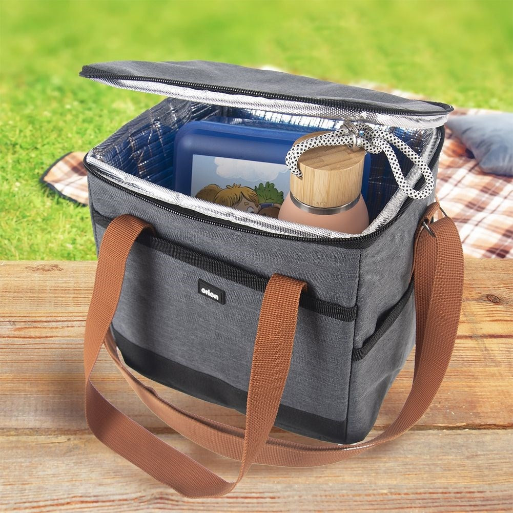 Comfortable cooler bag for travel, picnics and beach days