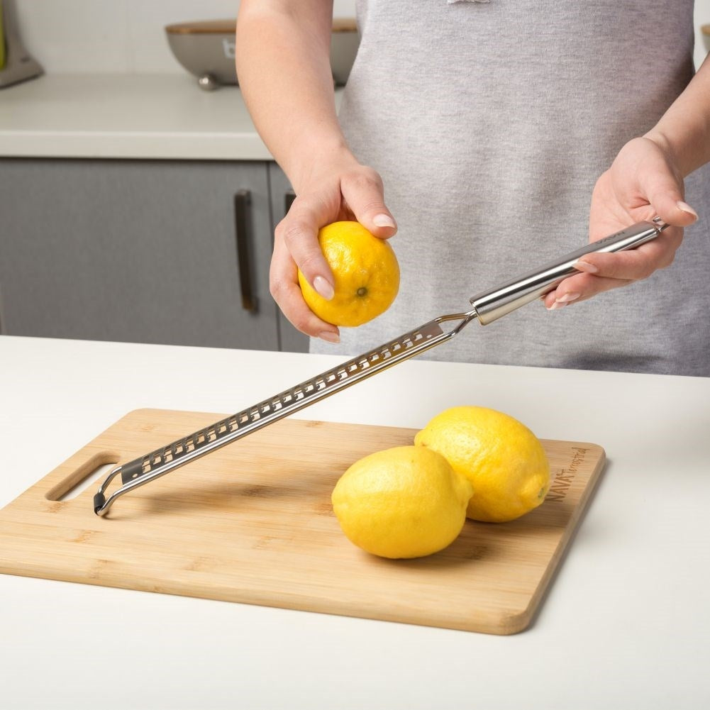 Comfortable flat kitchen grater 40 cm in stainless steel for citrus & spices
