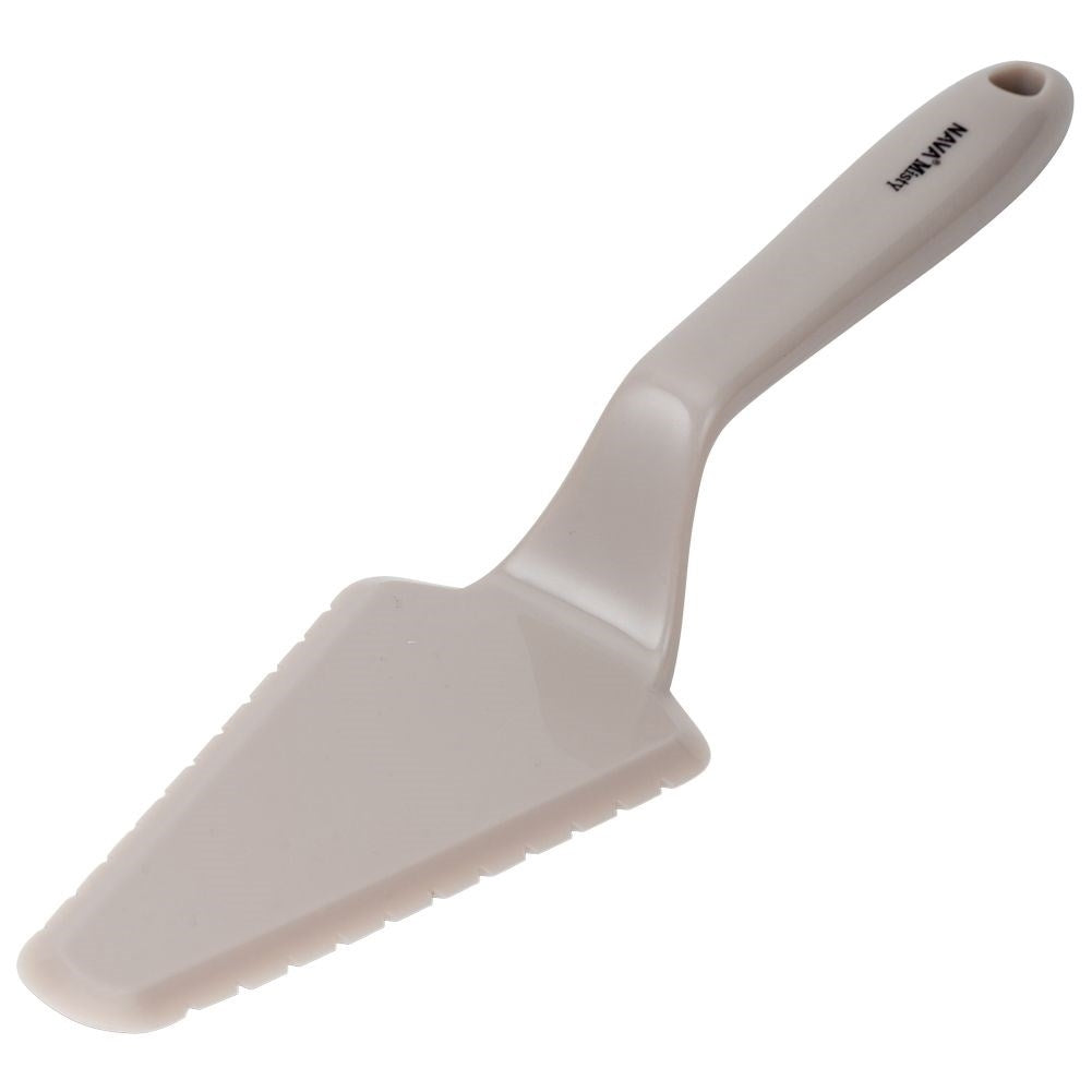 Comfortable spatula with sharp edges for cakes and tarts