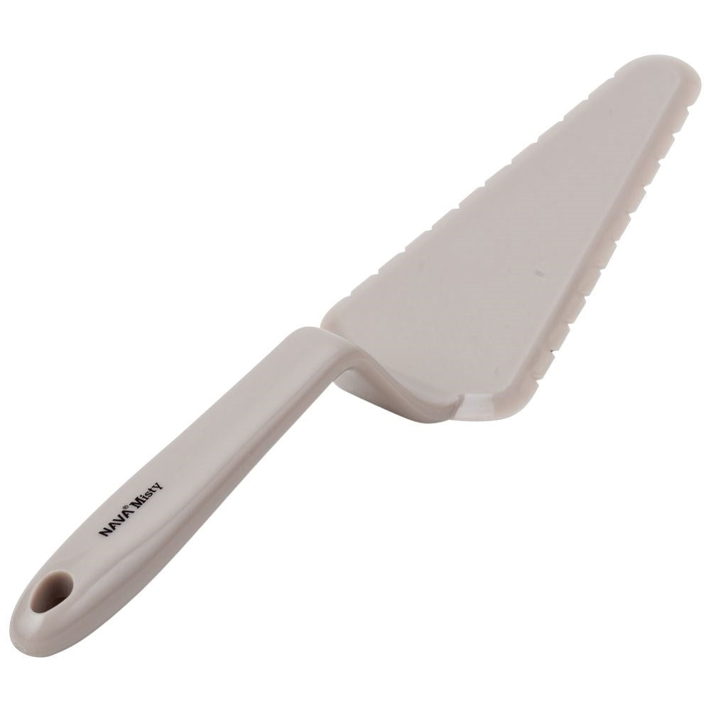 Comfortable spatula with sharp edges for cakes and tarts