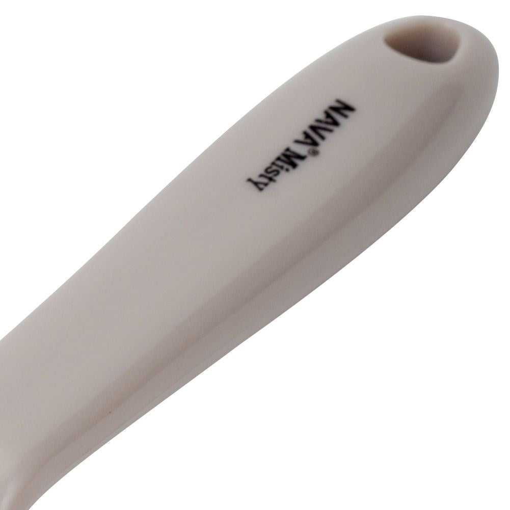 Comfortable spatula with sharp edges for cakes and tarts