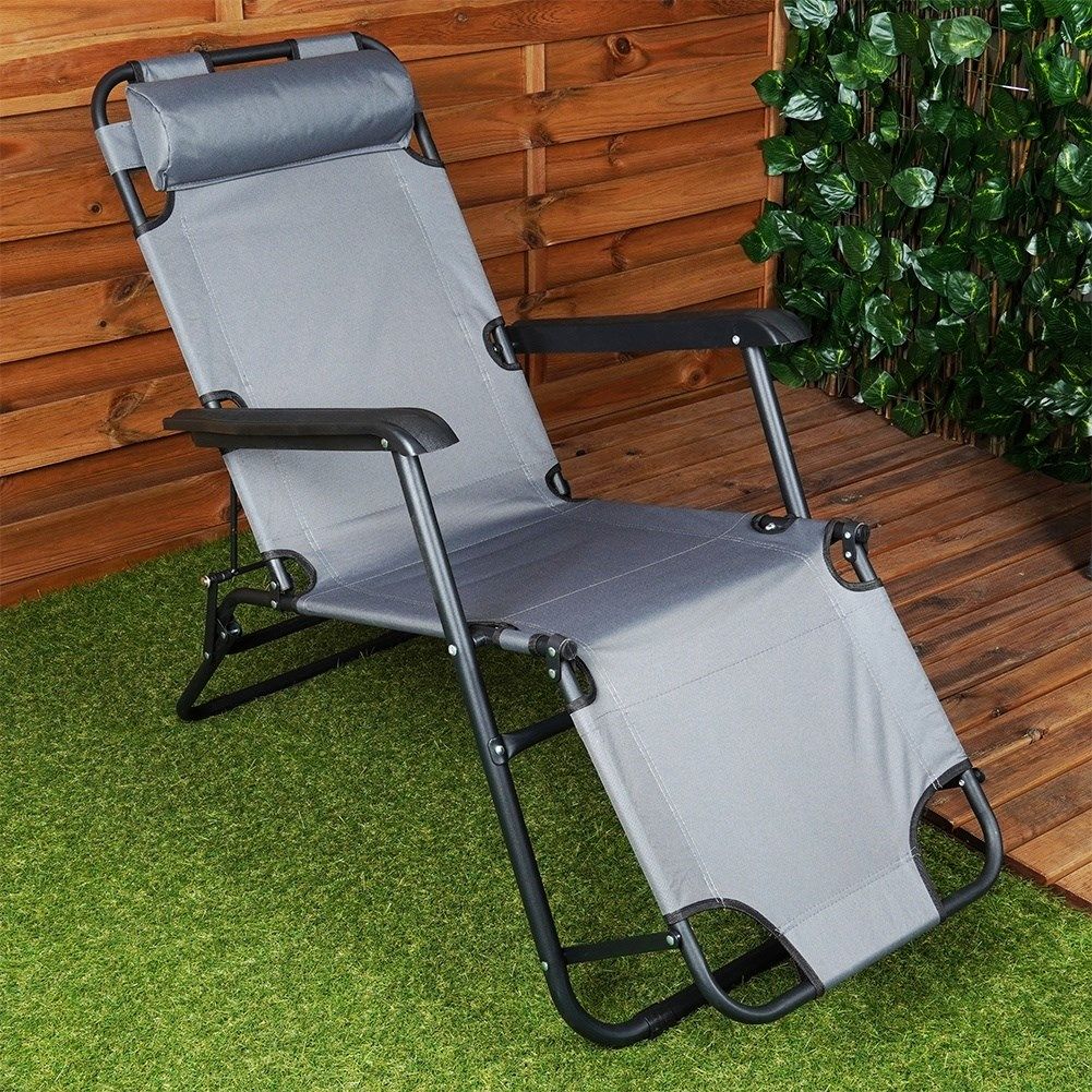 Comfortable sun lounger with three adjustable positions for outdoor use