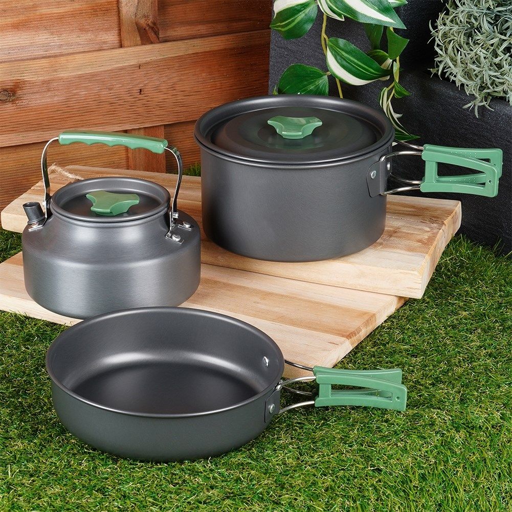 Compact camping kitchen set: pot, frying pan, kettle